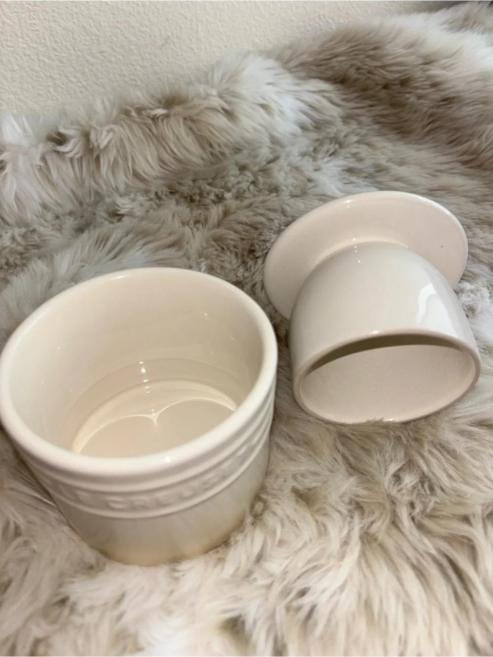 Le Creuset Cream Stoneware Covered Jar NWOB - Picture 2 of 4